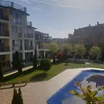 Apartmán Seaside 1-br With Pool Access