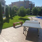 Apartmán Seaside 1-br With Pool Access *