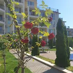 Apartmán Seaside 1-br With Pool Access *