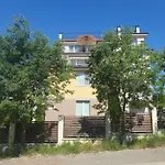 Seaside 1-br With Pool Access *