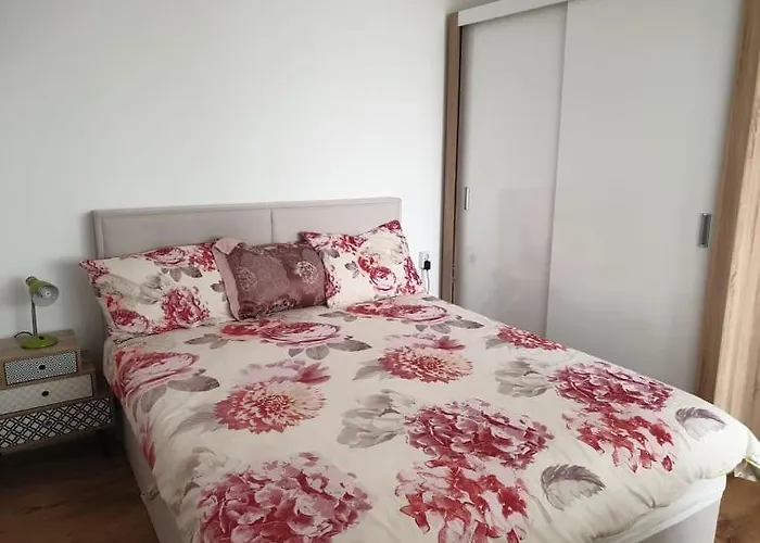 Seaside 1-br With Pool Access דירה *