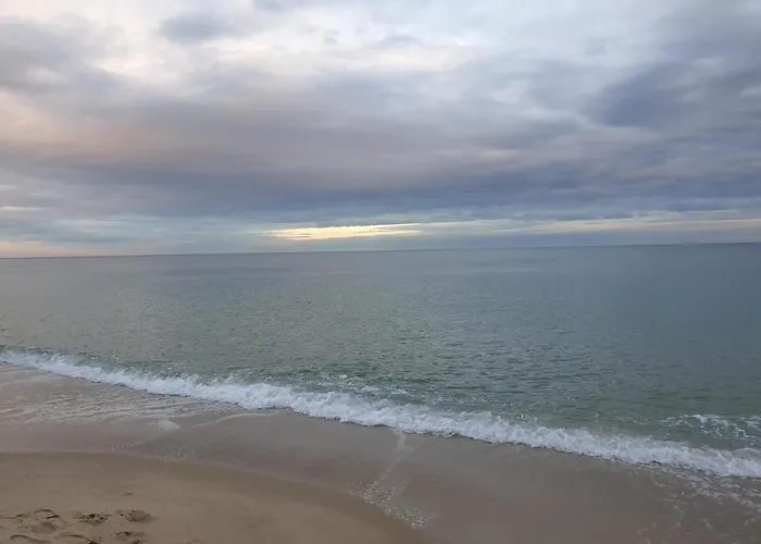 Seaside 1-br With Pool Access דירה ביאלה