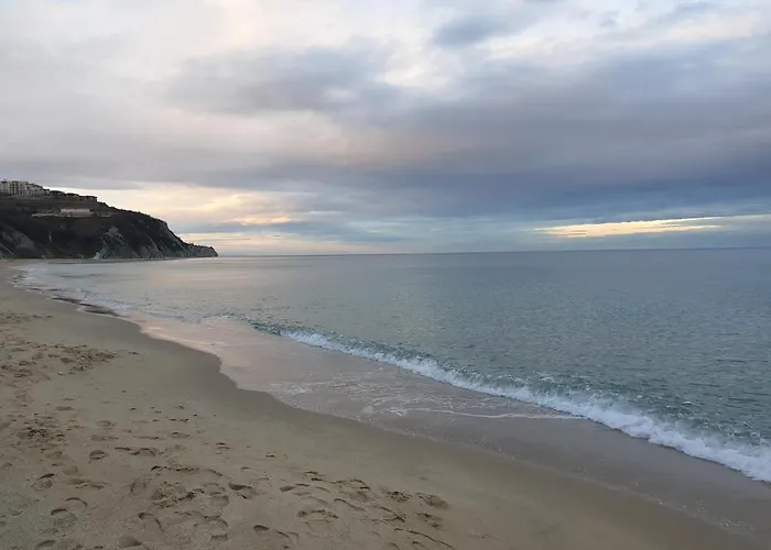 Seaside 1-br With Pool Access