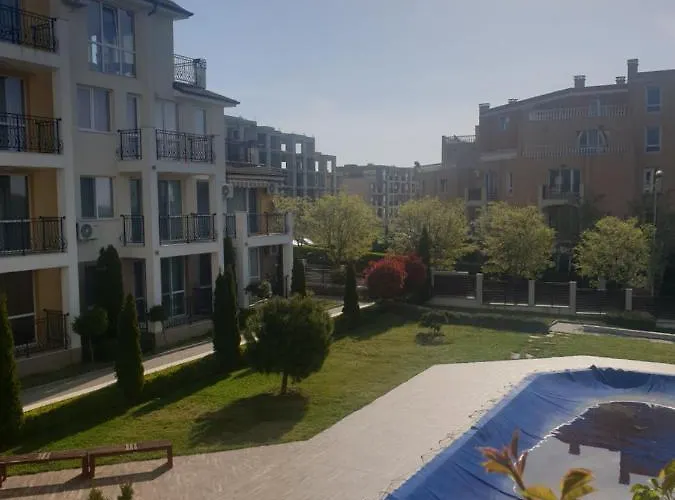 דירה Seaside 1-br With Pool Access