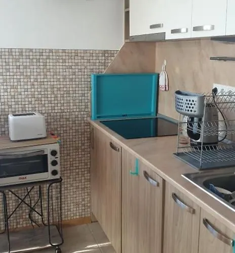 Seaside 1-br With Pool Access ביאלה