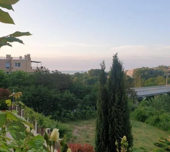 Seaside 1-br With Pool Access