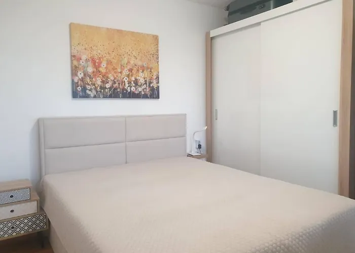 דירה Seaside 1-br With Pool Access ביאלה