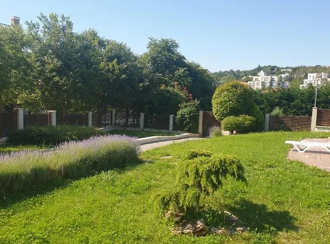 דירה Seaside 1-br With Pool Access ביאלה