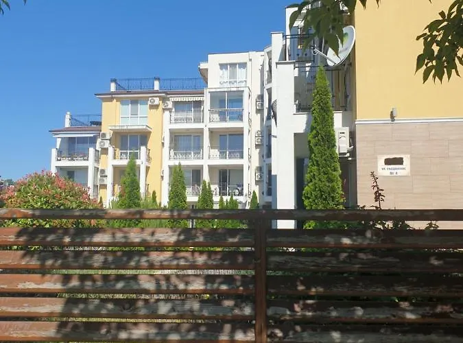 Seaside 1-br With Pool Access דירה ביאלה