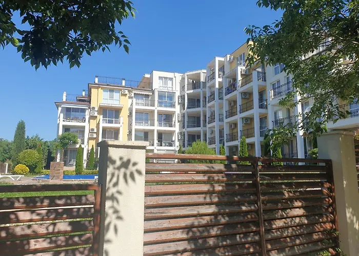 דירה Seaside 1-br With Pool Access ביאלה